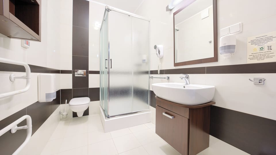 Room (318) | Bathroom | Shower, hair dryer, towels