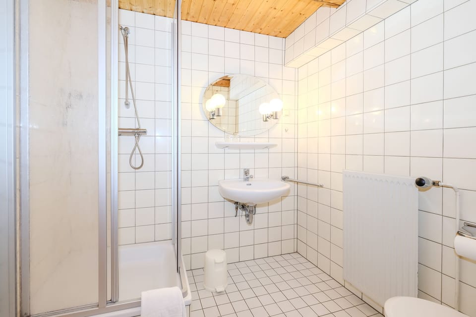 Apartment, 1 Bedroom, Kitchen | Bathroom | Towels