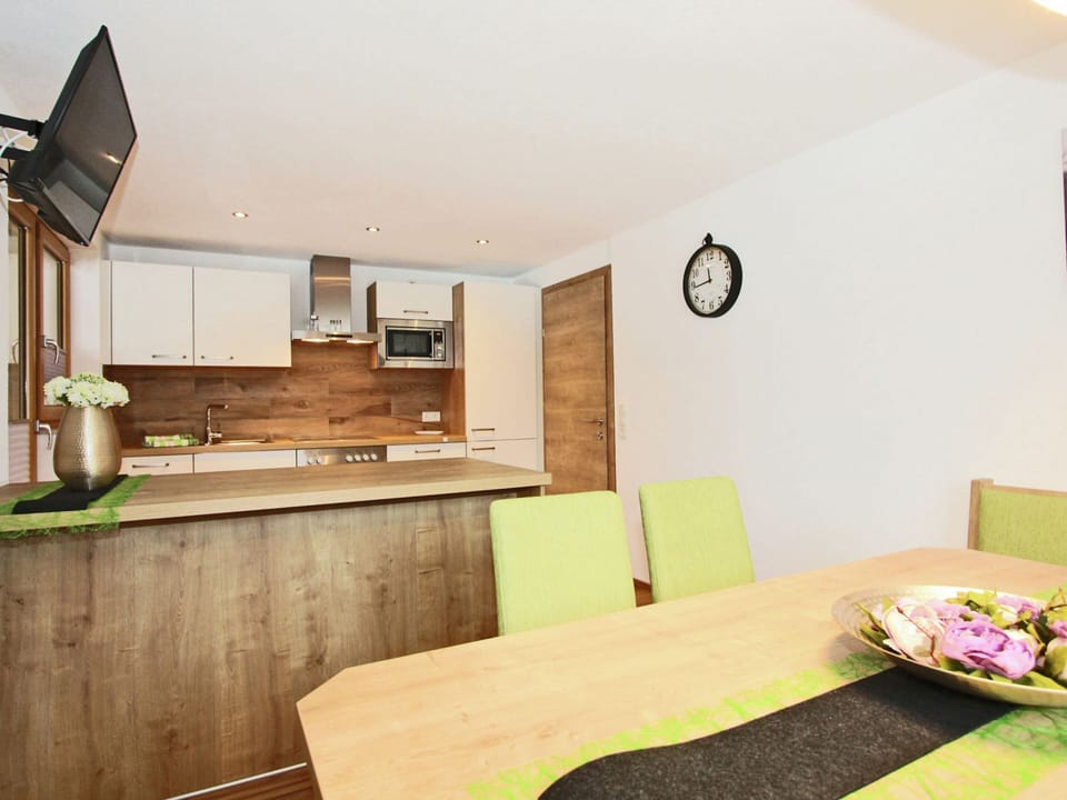 Apartment | Dining