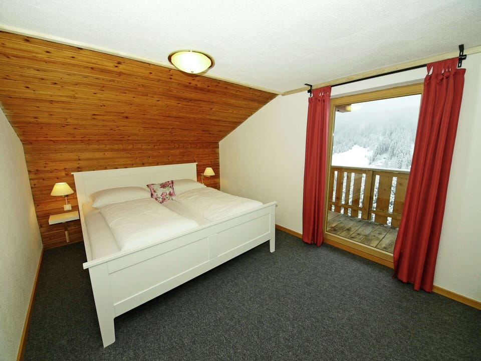House | 6 bedrooms, bed sheets