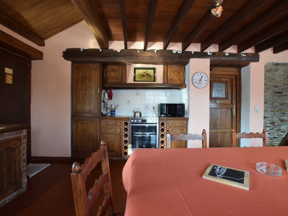 House | Private kitchen | Stovetop, toaster, highchair