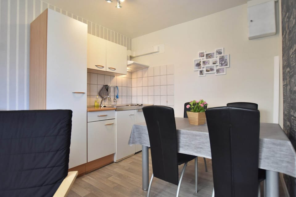 Bungalow | Private kitchen | Highchair