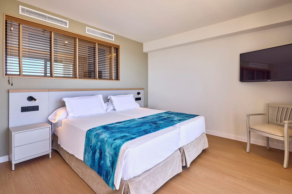 Desk, free cribs/infant beds, free WiFi, bed sheets