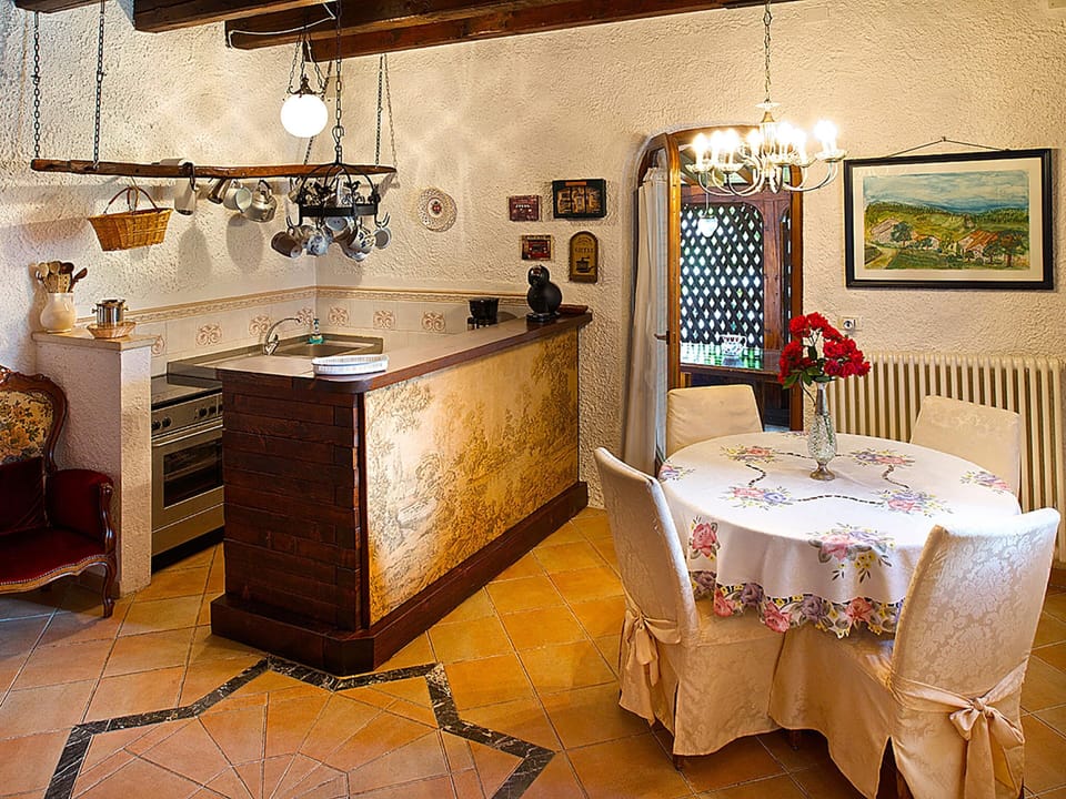 Cottage | Dining