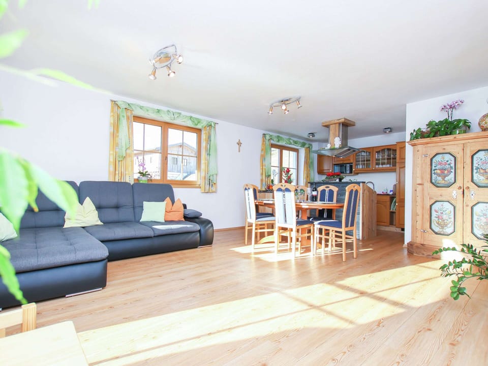 Apartment | Dining