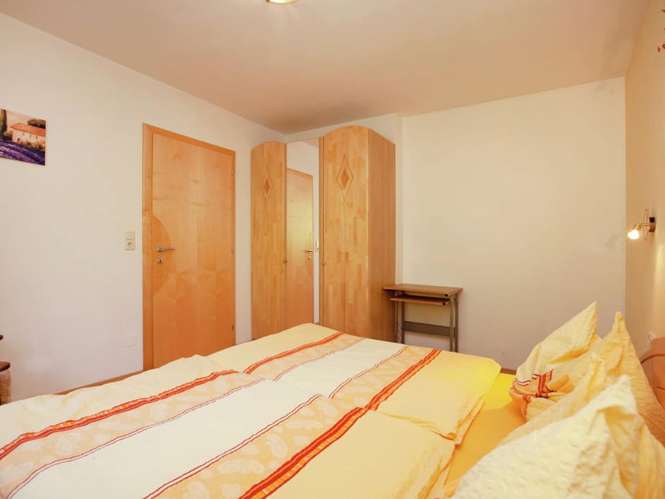 Apartment | 2 bedrooms, individually furnished, bed sheets