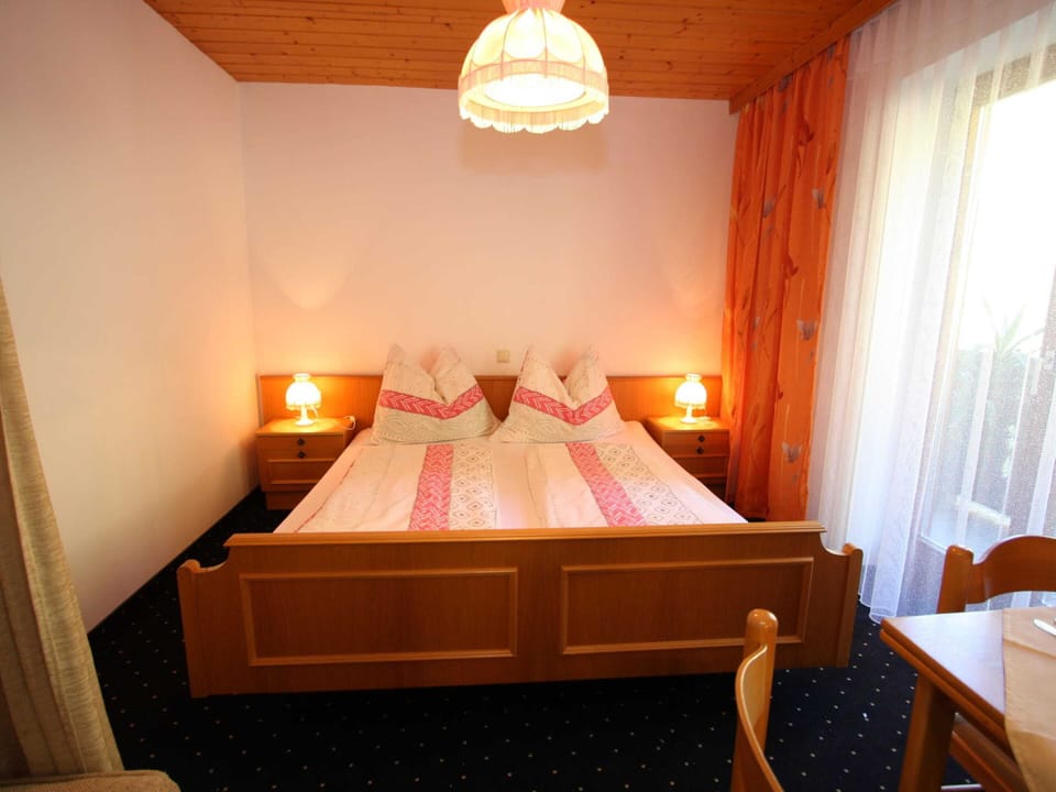 Apartment | 1 bedroom, bed sheets
