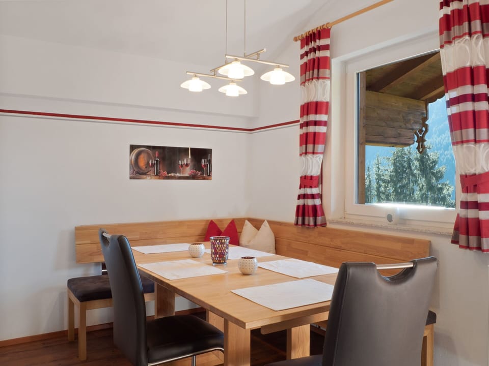 Apartment | Dining