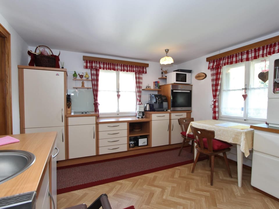 Chalet | Private kitchen | Stovetop, highchair