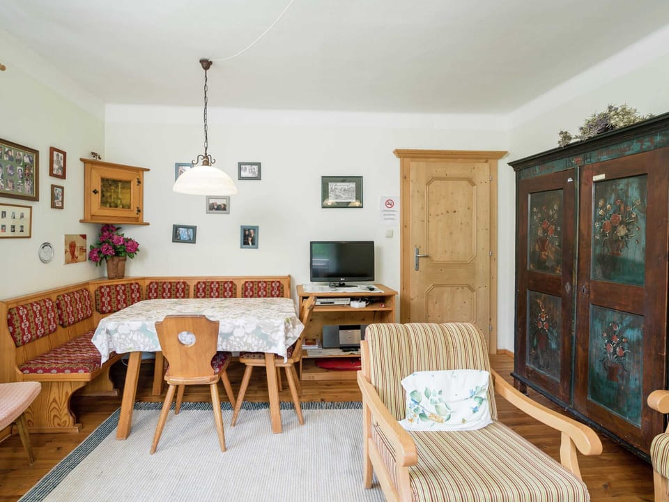 Apartment | Dining