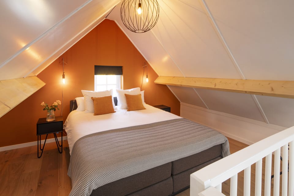 Deluxe Studio | Egyptian cotton sheets, premium bedding, pillowtop beds, minibar