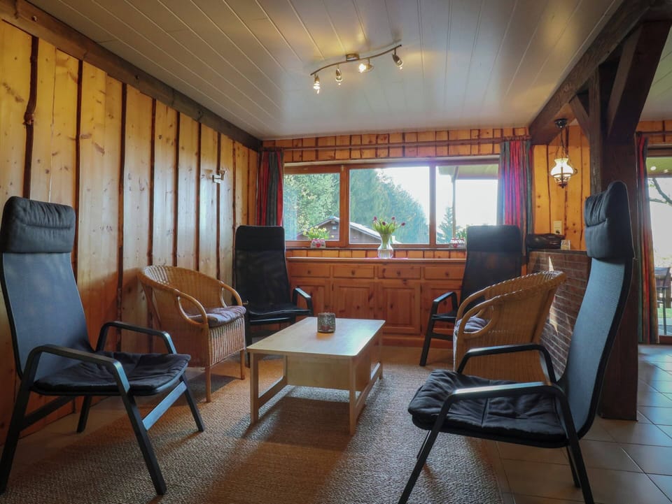 House | Game room