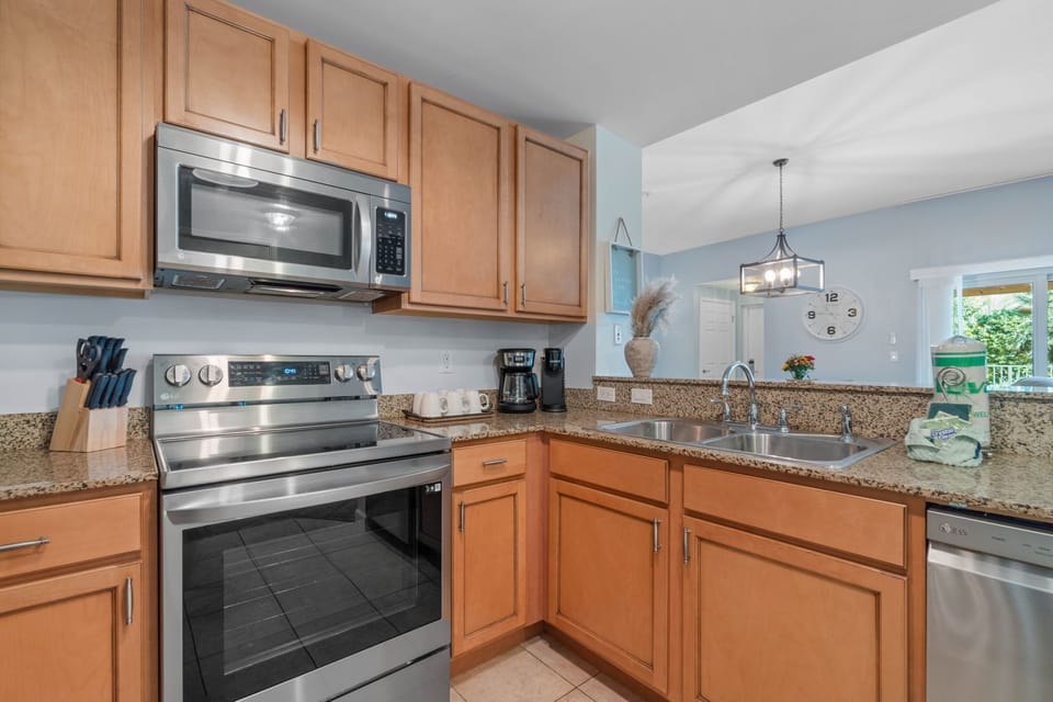 Upgraded Stainless steele appliances, granite countertops.