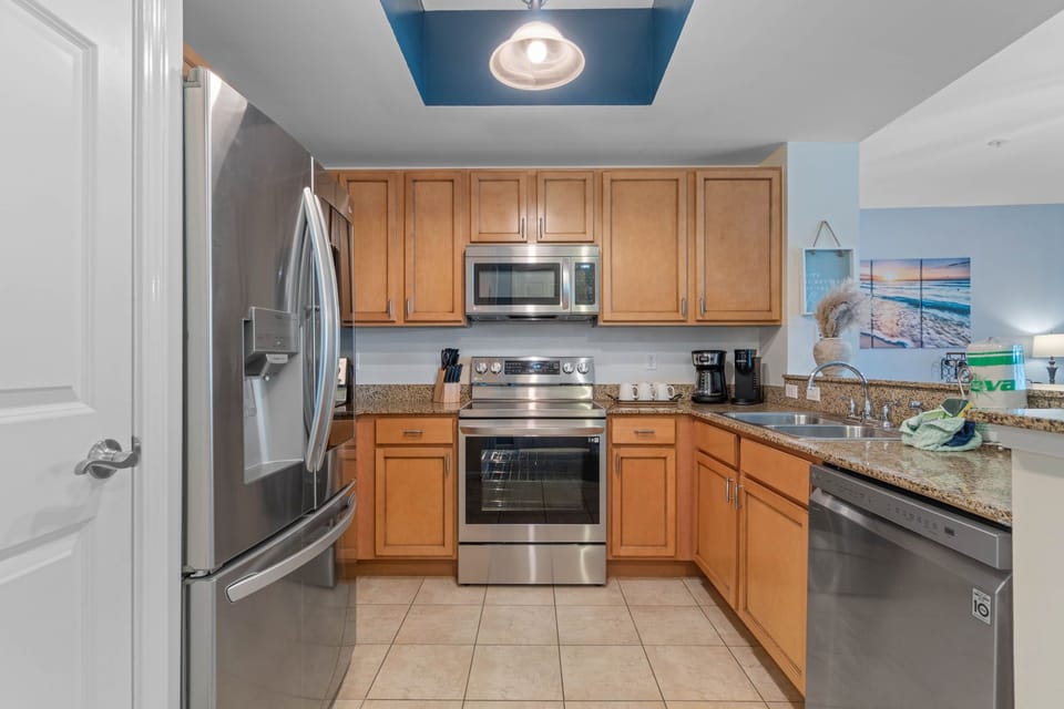 Upgraded Kitchen with Stainless Steele appliances and Granite Countertops