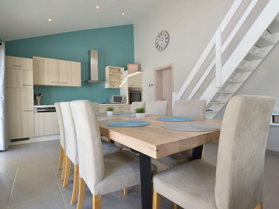 Cottage | Private kitchen | Highchair