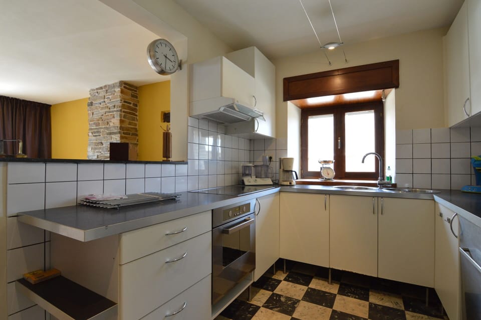 House | Private kitchen | Stovetop, highchair