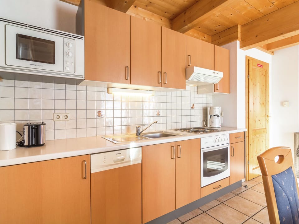 House | Private kitchen | Microwave, stovetop, dishwasher, coffee/tea maker