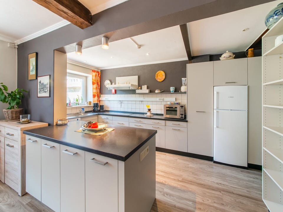House | Private kitchen | Microwave, stovetop, dishwasher, highchair