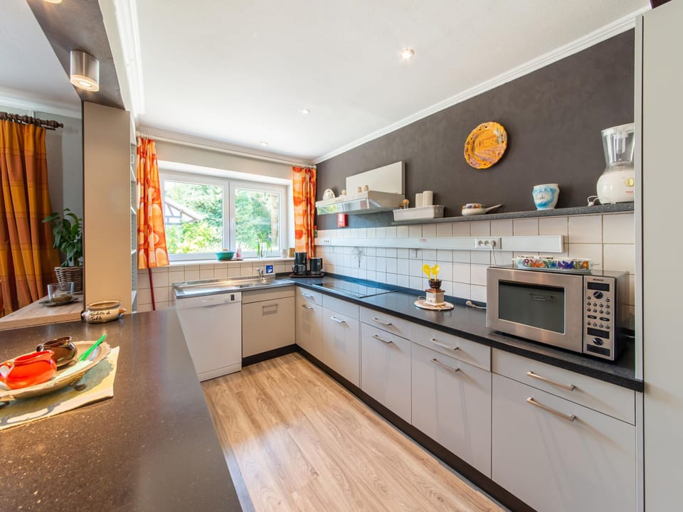 House | Private kitchen | Microwave, stovetop, dishwasher, highchair