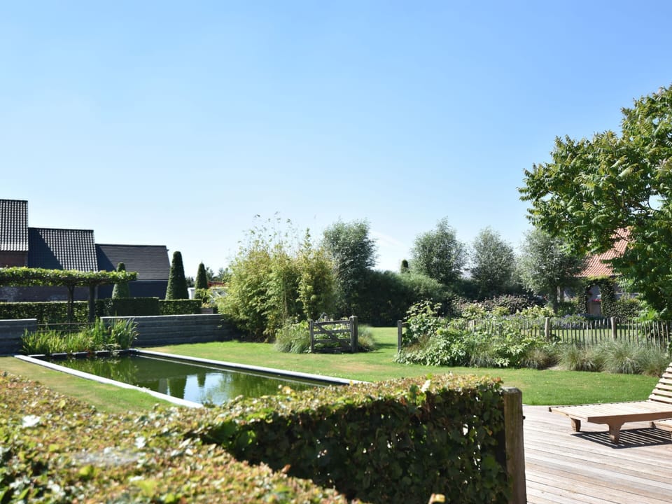 House | Pool