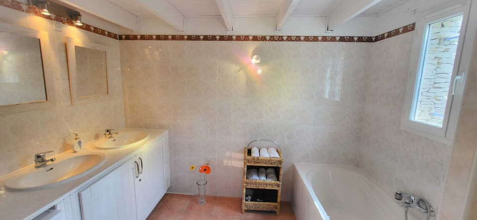 Sunny Provence Getaway Villa in Provence-Alpes-Côte d'Azur