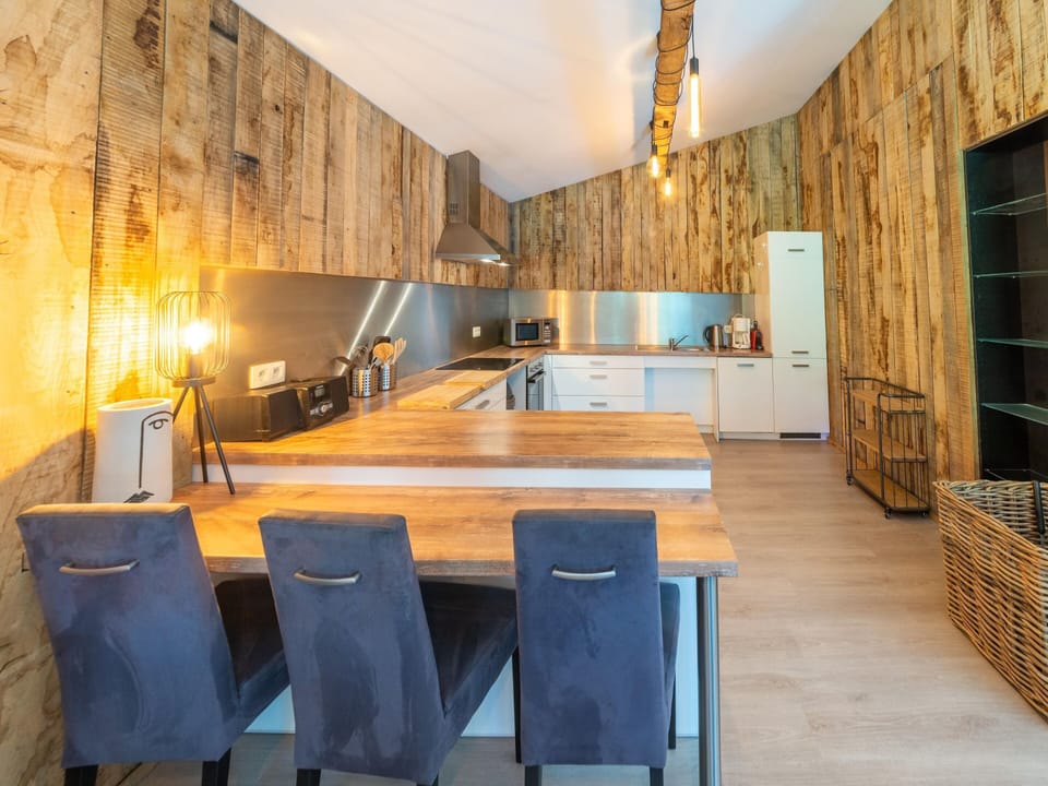Chalet | Dining