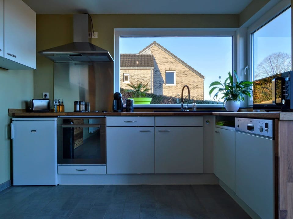 Cottage | Private kitchen | Coffee/tea maker, highchair