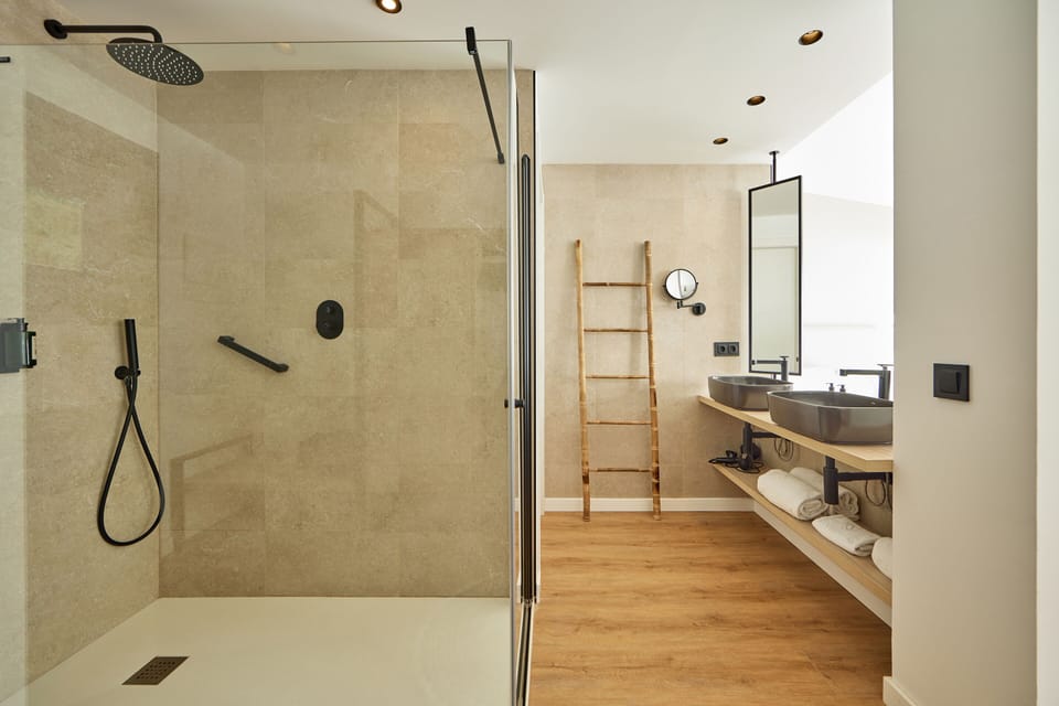 Siesta Suite | Bathroom | Shower, rainfall showerhead, eco-friendly toiletries, hair dryer