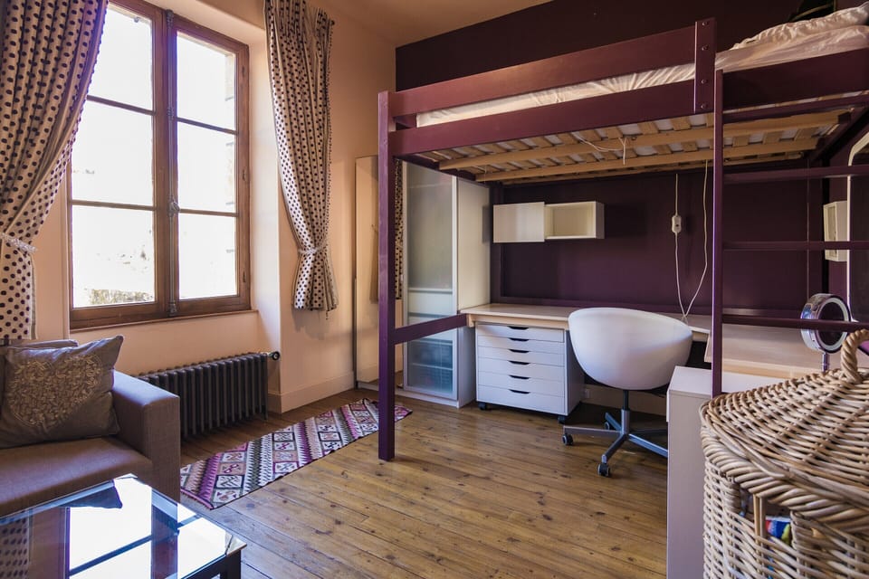 House | 4 bedrooms, iron/ironing board, individually furnished, bed sheets