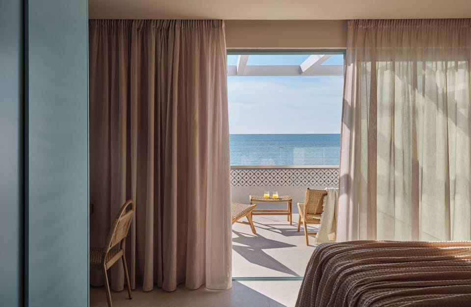 In-room safe, soundproofing, iron/ironing board, free WiFi