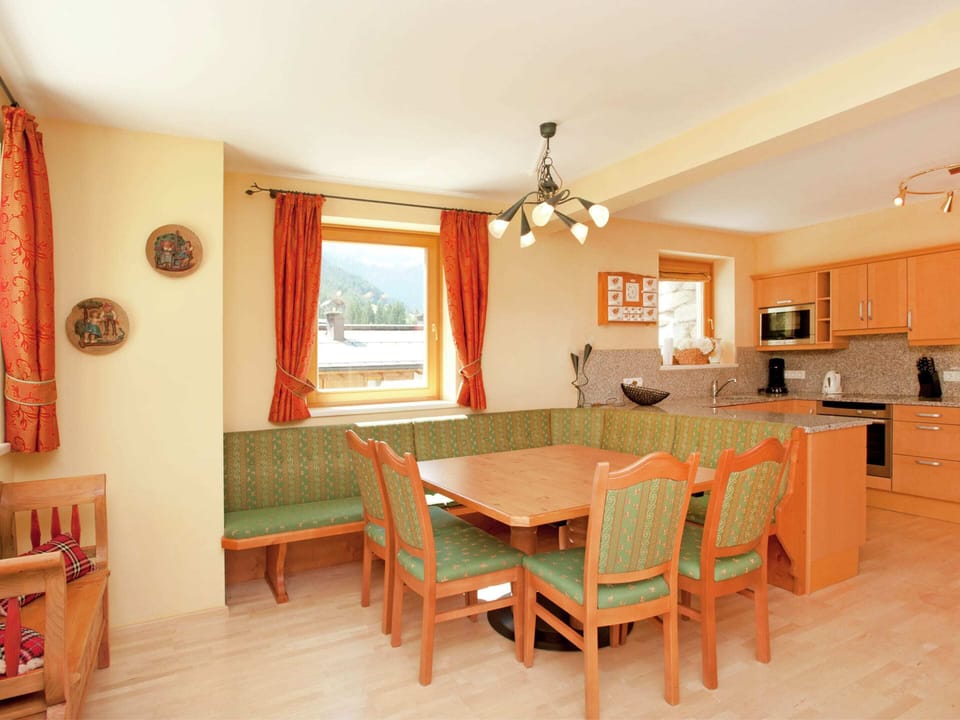 Chalet | Dining