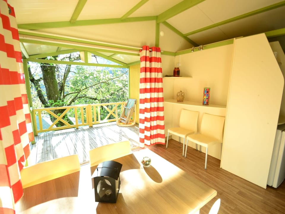 Bungalow | Dining