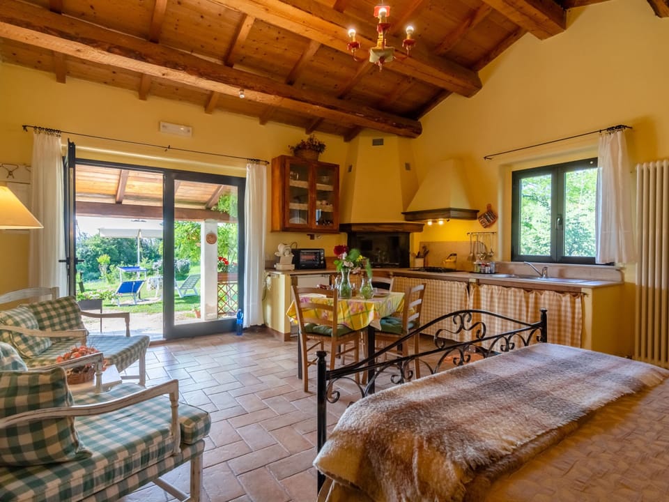 House | 1 bedroom, individually furnished, bed sheets