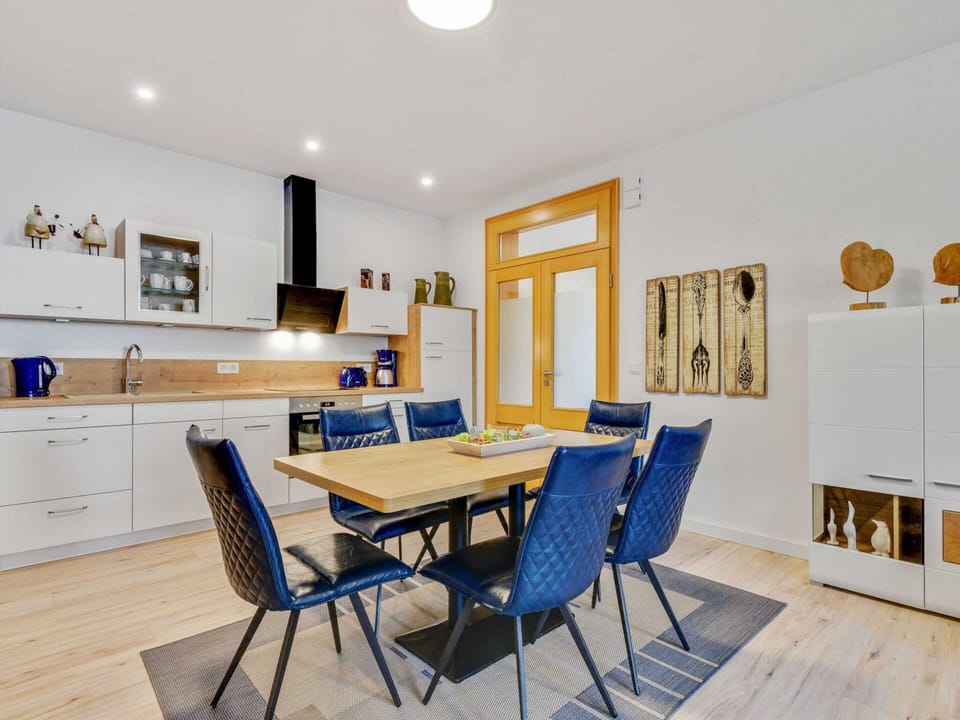 Apartment | Dining