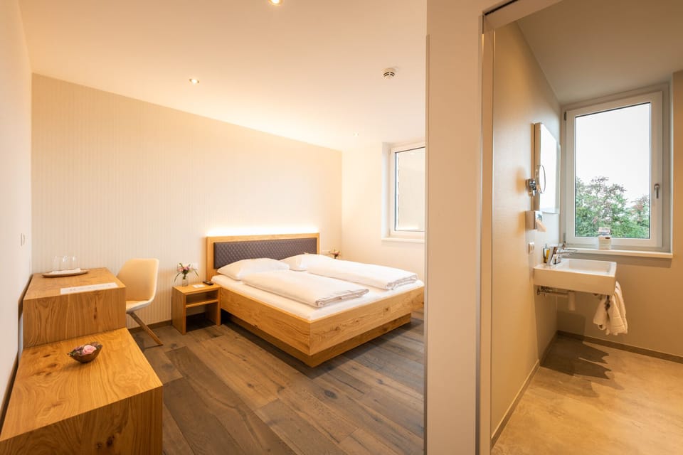 Hypo-allergenic bedding, free minibar, in-room safe, soundproofing