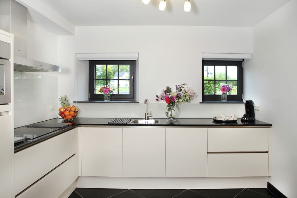 House | Private kitchen | Coffee/tea maker, microwave, highchair