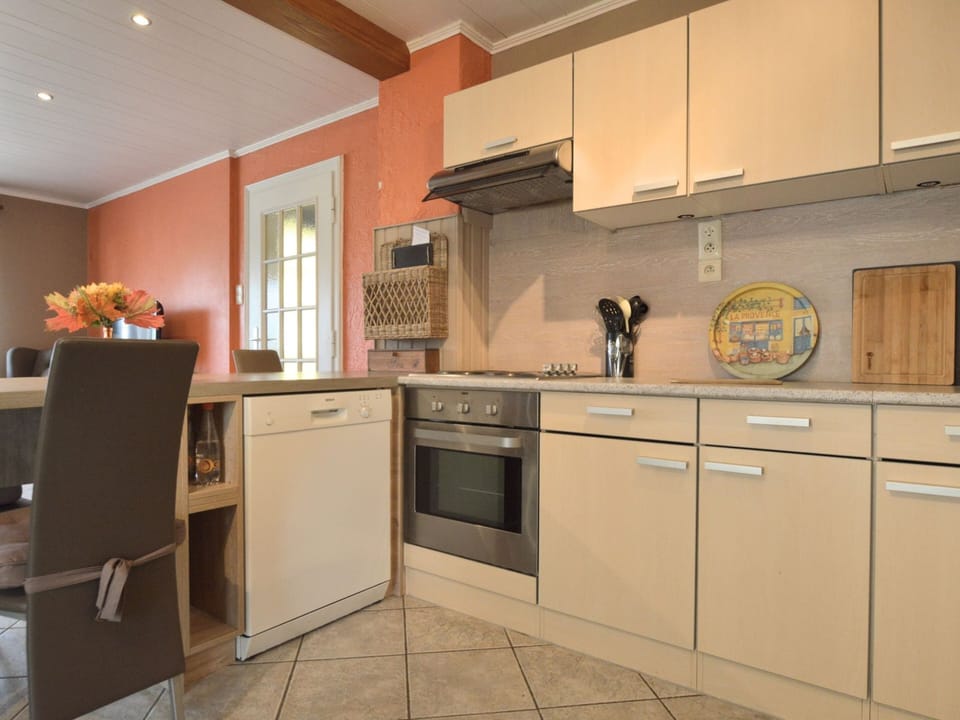 Cottage | Private kitchen | Highchair