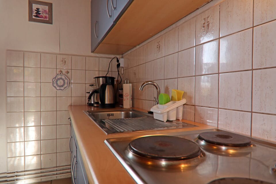 Bungalow | Private kitchen | Highchair