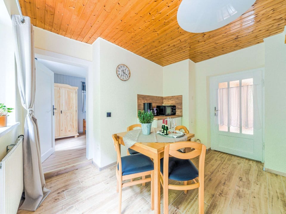 Apartment | Dining