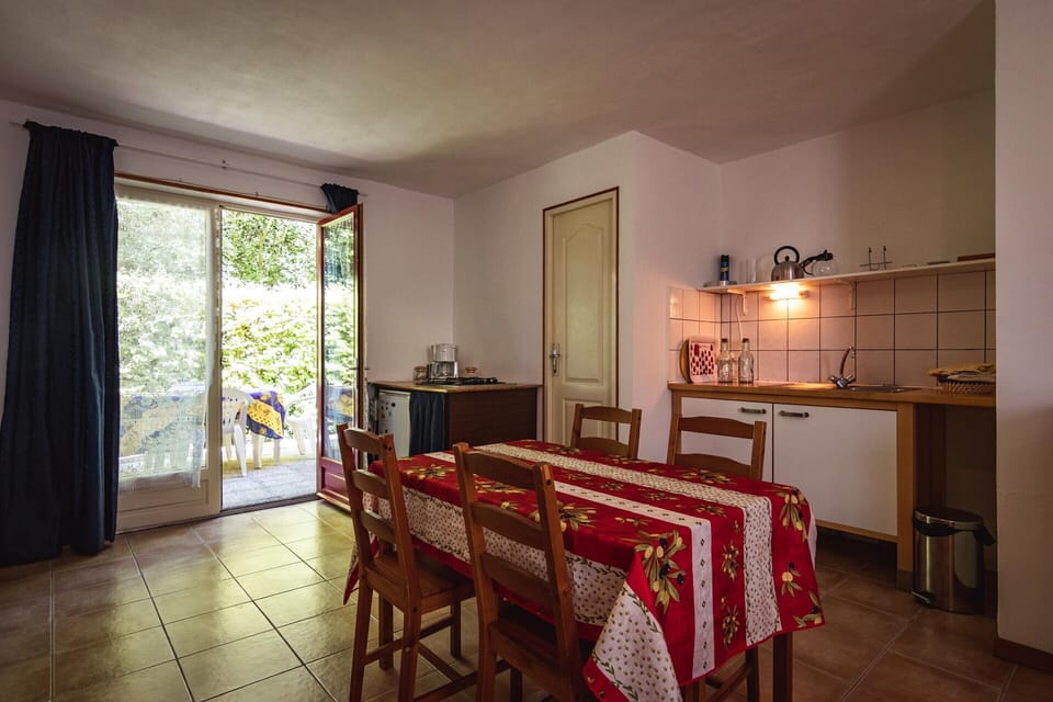 Cottage | Dining