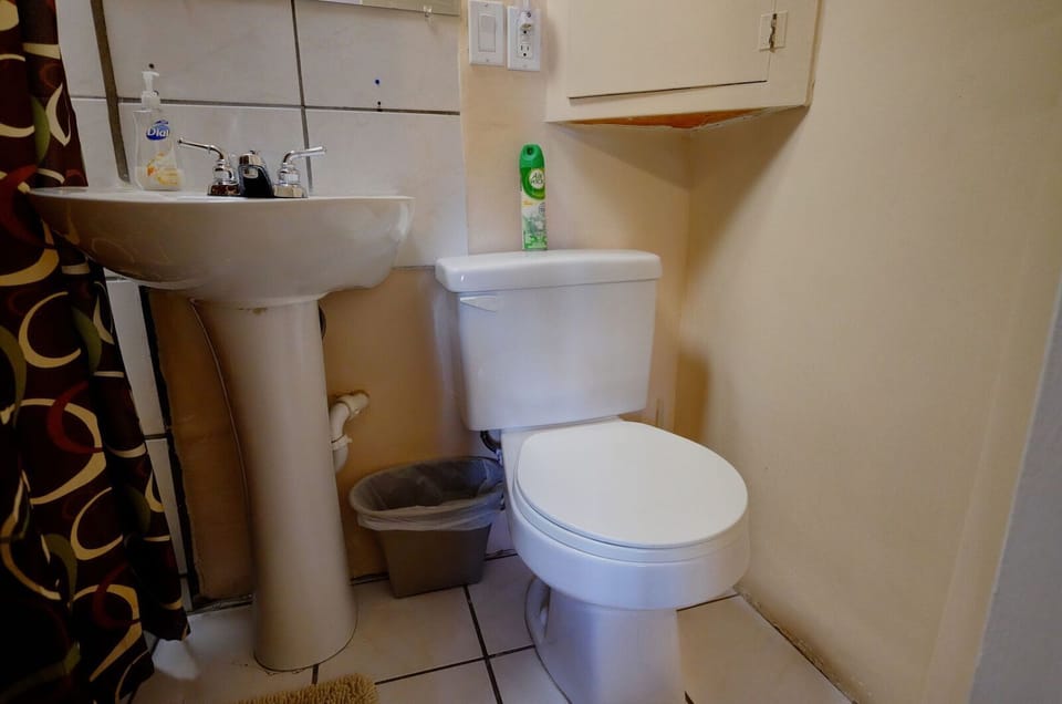 Bathroom 2/shower