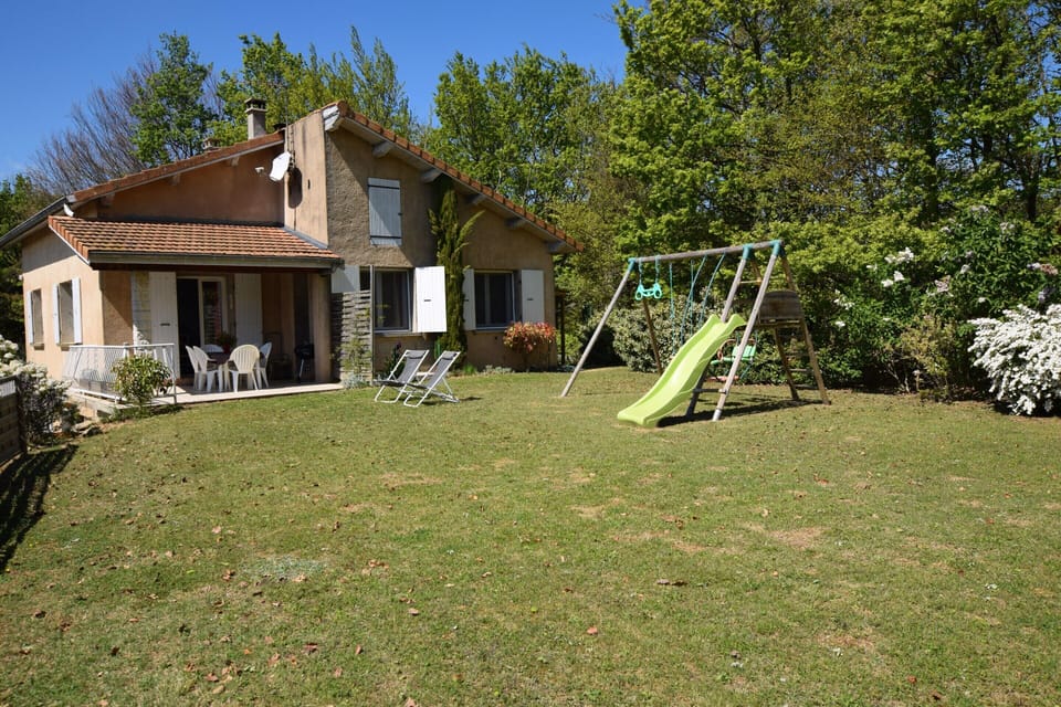 Relaxing Retreat in Bathernay House in Auvergne-Rhône-Alpes