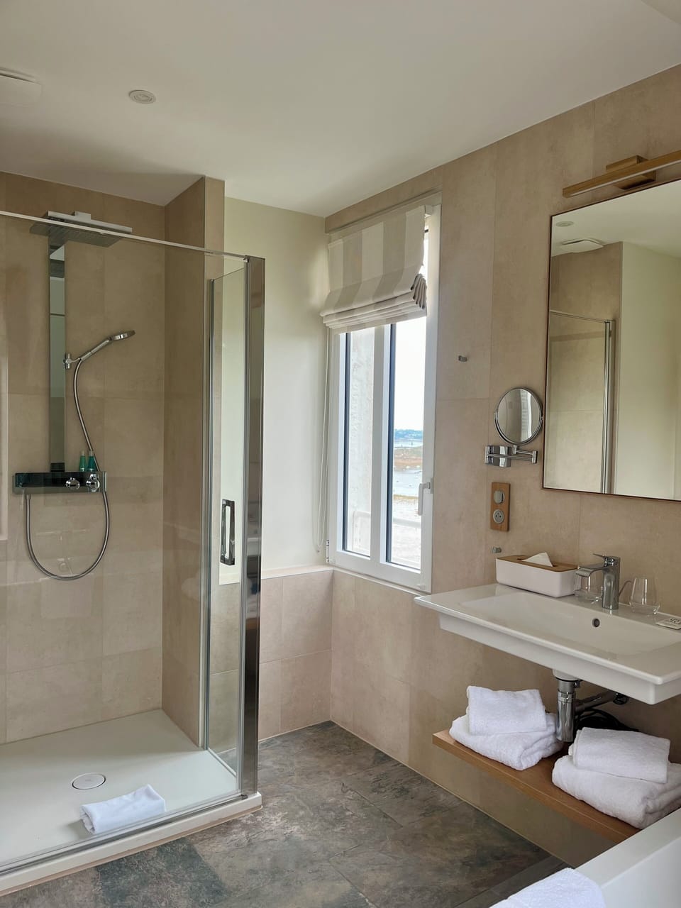 Bathtub, free toiletries, hair dryer, bathrobes