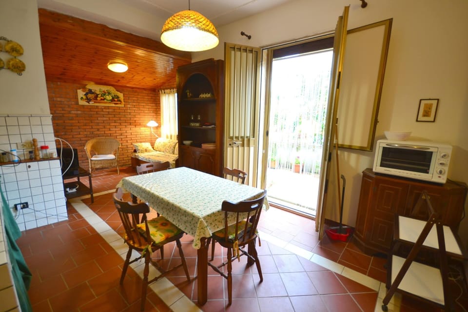 House | Private kitchen | Electric kettle, cookware/dishes/utensils, dining tables