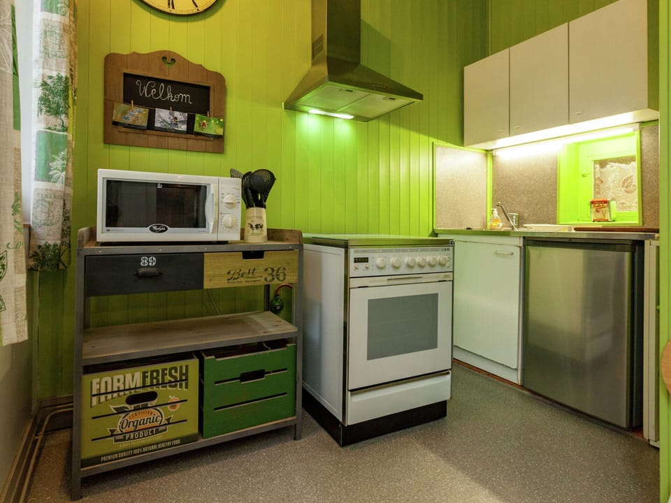 House | Private kitchen | Stovetop, highchair