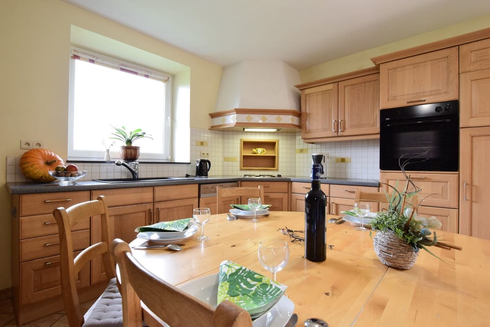 Cottage | Private kitchen | Highchair
