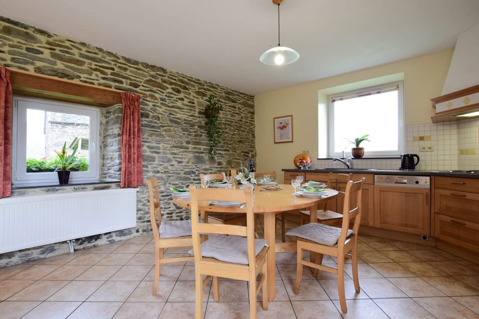 Cottage | Dining