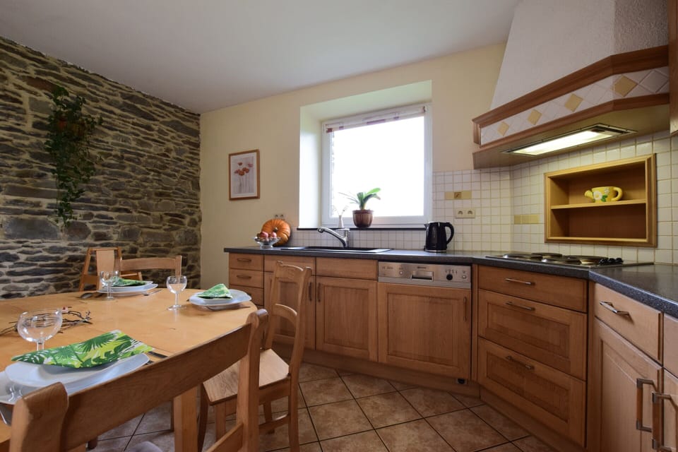 Cottage | Private kitchen | Highchair