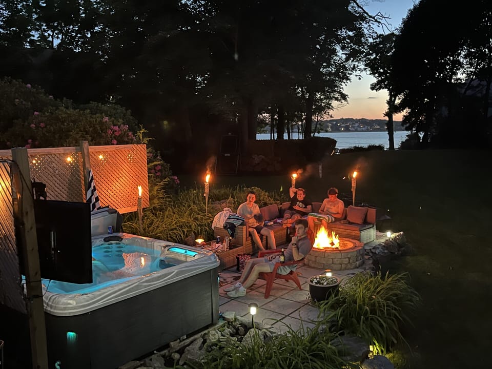 Outdoor spa tub