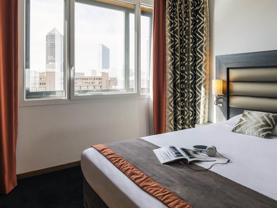 In-room safe, desk, soundproofing, iron/ironing board